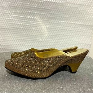Gold low heel slides slip ons sz 9